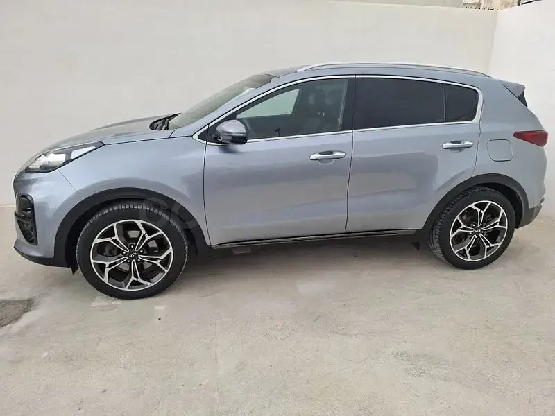 Usado Kia Sportage GT-Line 136 CV (100 kW) 2019 Gris / plata SUV