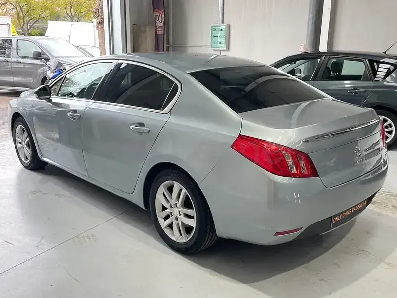 Usado Peugeot 508 Active 112 CV (82 kW) 2011 Gris / plata Berlina