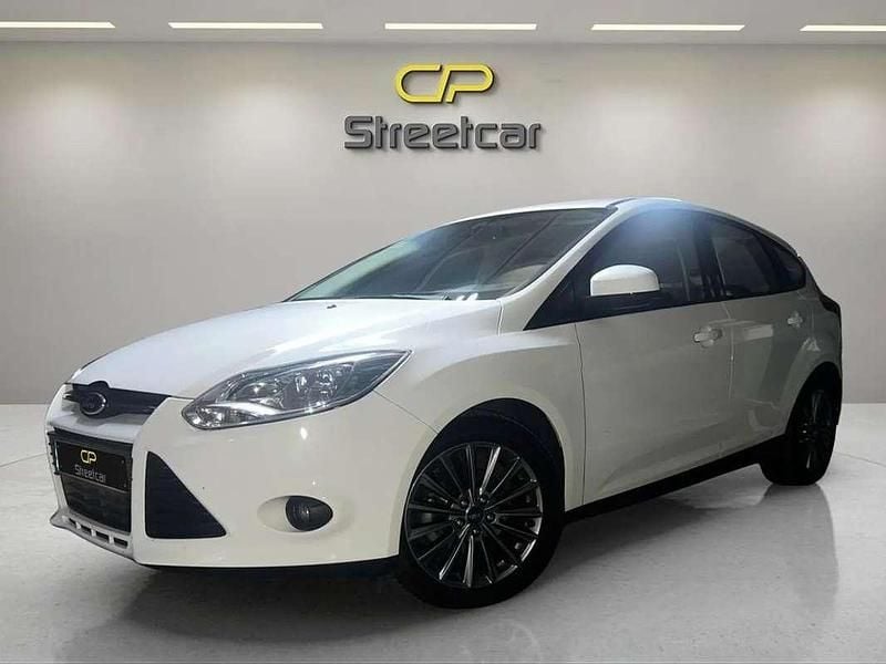 Blanco Usado 2014 Ford Escort Trend Berlina | 7490 € - Imagen 1/4