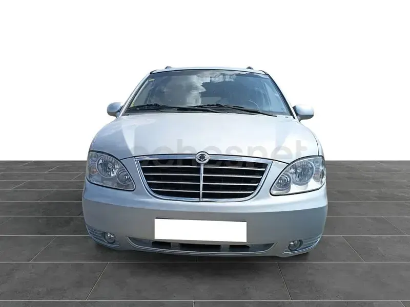 Usado SsangYong Rodius Limited 165 CV (121 kW) 2008 Gris / plata Monovolumen