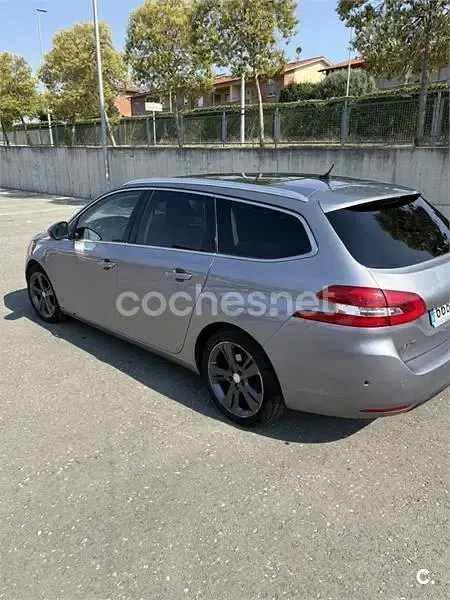 Usado Peugeot 308 SW GT-line 130 CV (95 kW) 2016 Gris / plata Familiar