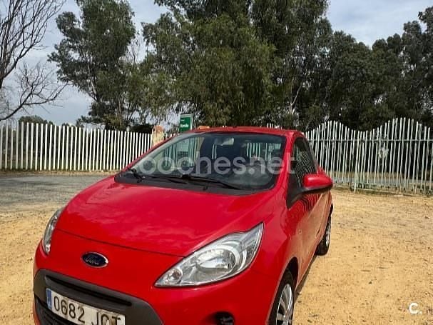 Usado Ford Ka 69 CV (50 kW) 2015 Rojo Berlina