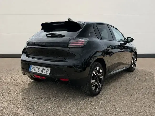 Usado Peugeot 208 Allure 110 CV (80 kW) 2025 Negro Utilitario