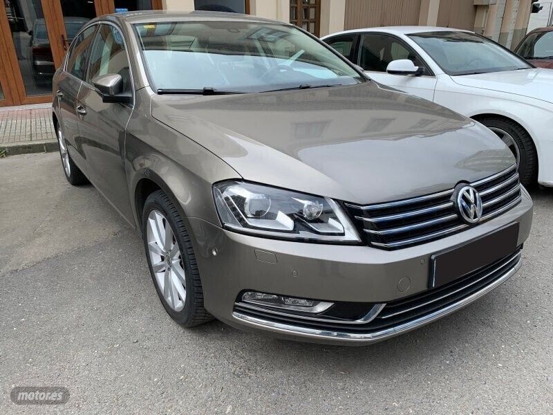 Usado VW Passat Highline 143 CV (105 kW) 2012 Marrón Berlina