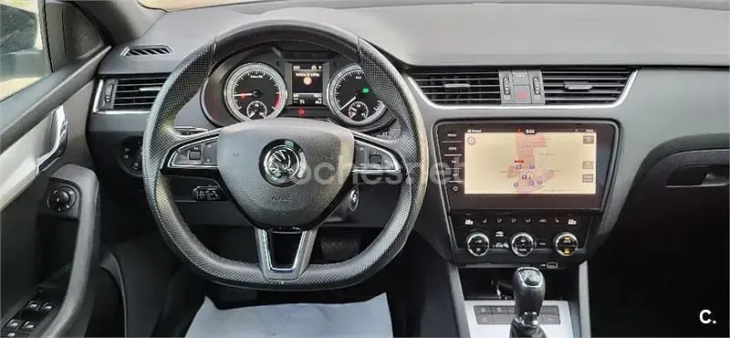 Usado Skoda Octavia Ambition 150 CV (110 kW) 2020 Blanco Familiar