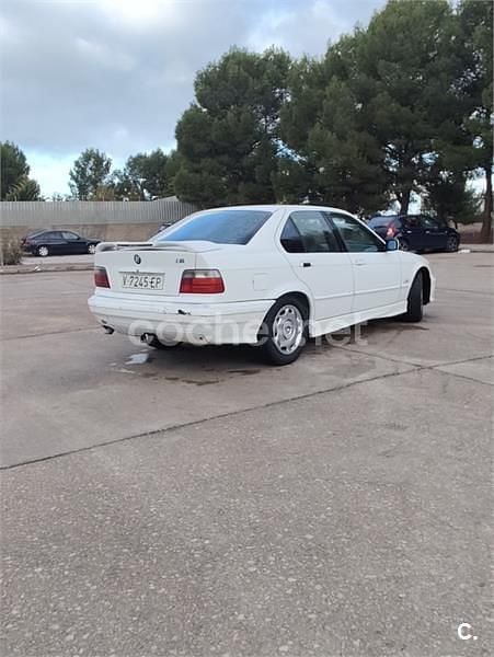 Usado BMW 325 143 CV (105 kW) 1994 Blanco Berlina