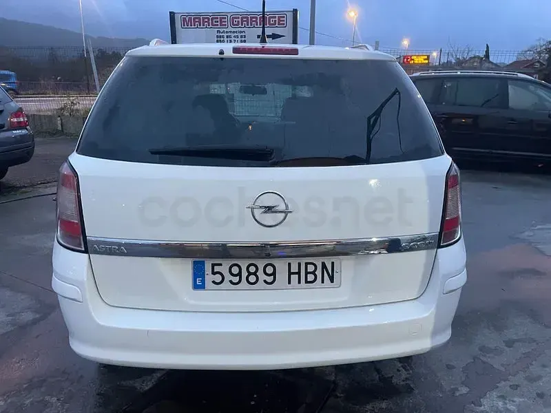 Usado Opel Astra Cosmo ST 110 CV (80 kW) 2011 Blanco Familiar