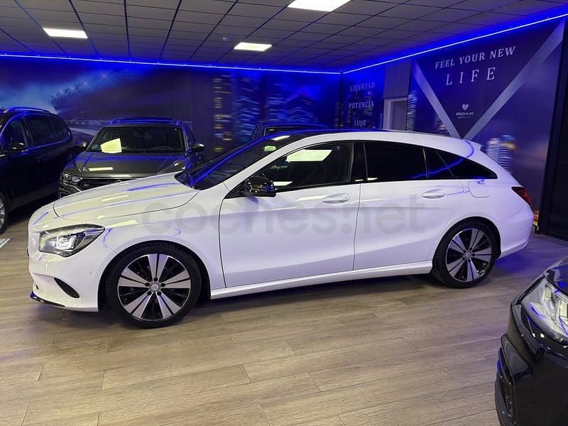 Usado Mercedes CLA200 Shooting Brake 156 CV (114 kW) 2017 Blanco Familiar