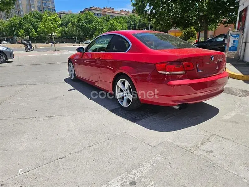 Usado BMW 325 218 CV (160 kW) 2007 Rojo Coupe
