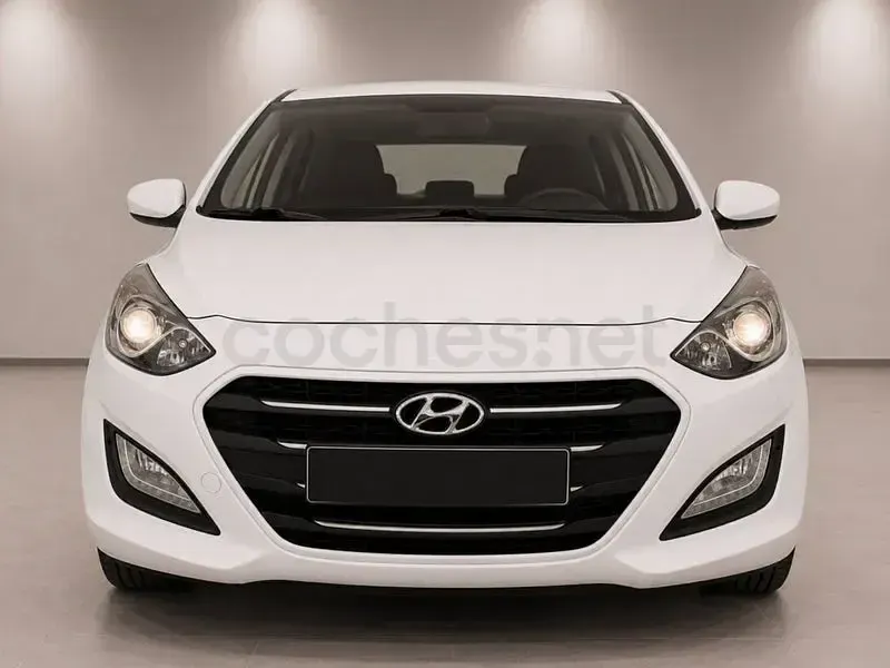 Usado Hyundai i30 100 CV (73 kW) 2016 Blanco Berlina