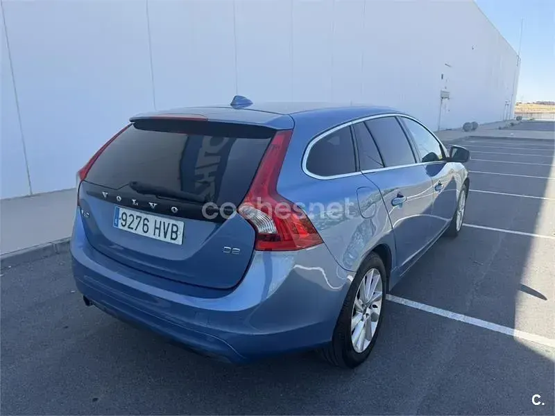 Usado Volvo V60 Momentum 115 CV (84 kW) 2013 Azul Familiar