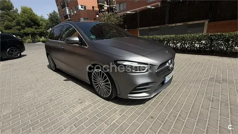 Usado Mercedes B200 150 CV (110 kW) 2025 Gris / plata Utilitario