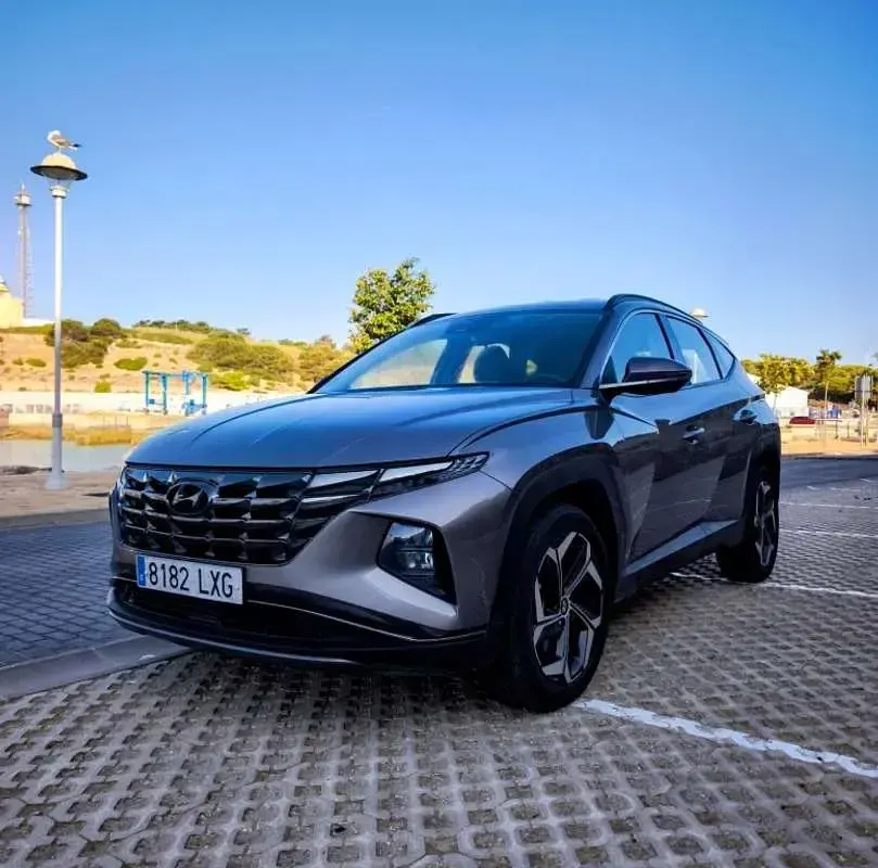Usado Hyundai Tucson 230 CV (169 kW) 2022 Gris SUV