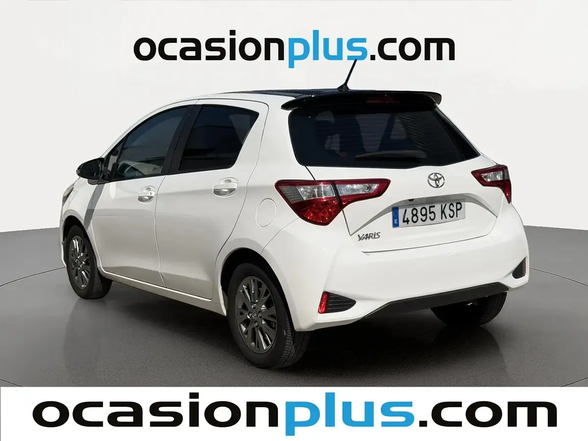 Usado Toyota Yaris Active 111 CV (81 kW) 2018 Blanco Utilitario