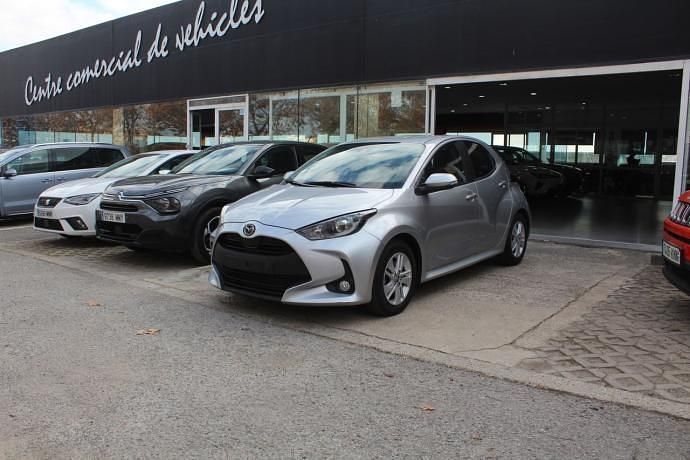 Usado Mazda 2 Center-Line 116 CV (85 kW) 2023 Gris / plata Utilitario