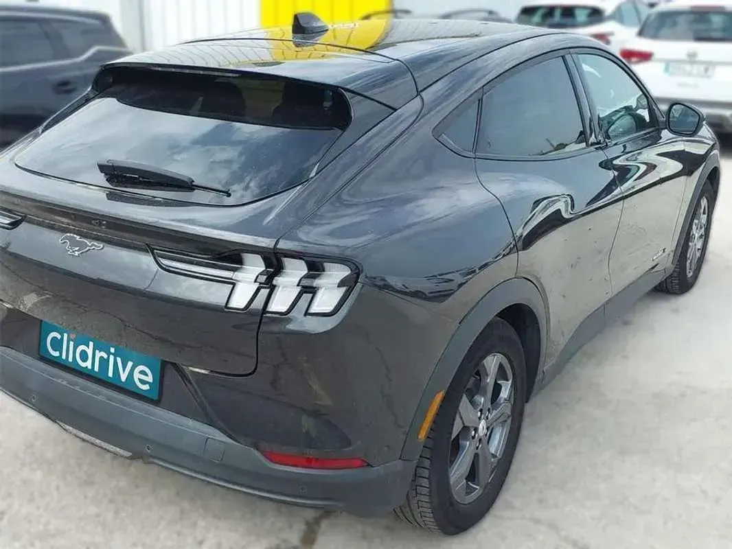 Usado Ford Mustang Mach-E 216 kW (294 CV) 2022 Gris SUV
