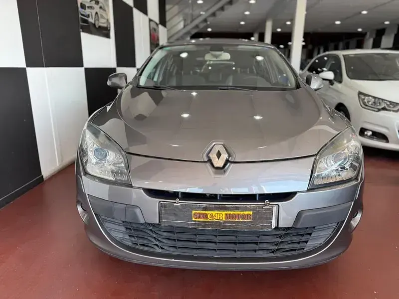 Usado Renault Mégane Privilege 130 CV (95 kW) 2009 Marrón Berlina