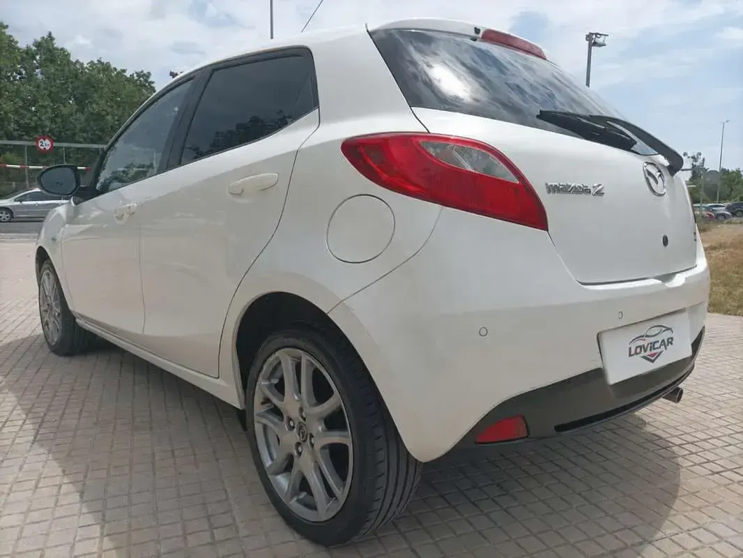 Usado Mazda 2 Style 75 CV (55 kW) 2013 Blanco Utilitario