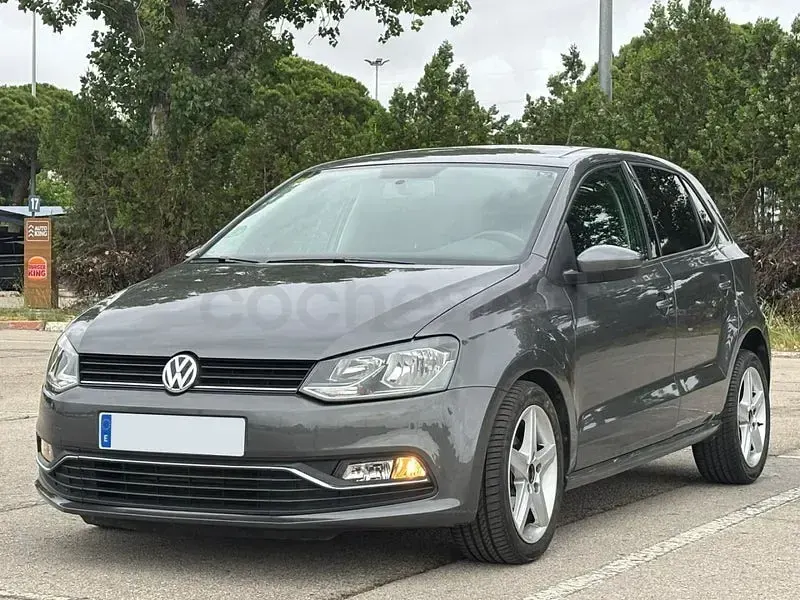 Usado VW Polo Advance 90 CV (66 kW) 2016 Gris / plata Berlina