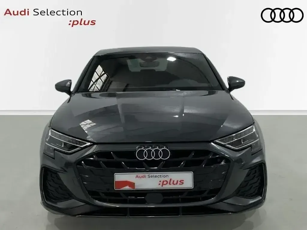 Usado Audi A3 S-Line 150 CV (110 kW) 2025 Gris / plata Berlina