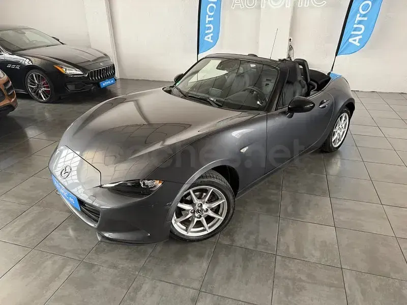 Usado Mazda MX5 Luxury 131 CV (96 kW) 2017 Gris / plata Descapotable
