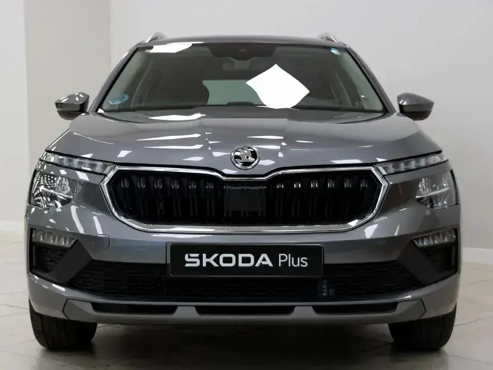 Usado Skoda Kamiq Selection 115 CV (84 kW) 2025 Gris SUV