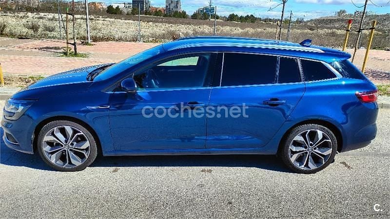 Usado Renault Mégane GrandTour Zen 140 CV (102 kW) 2018 Azul Familiar