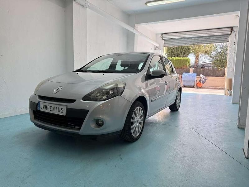 Usado Renault Clio II Exception 111 CV (81 kW) 2009 Plateado Utilitario