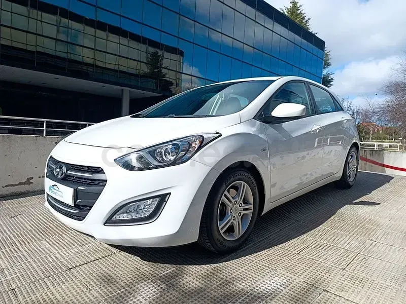 Usado Hyundai i30 100 CV (73 kW) 2017 Blanco Berlina