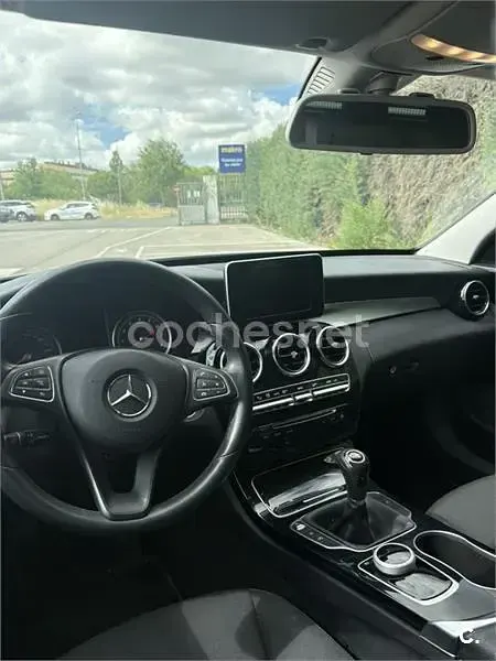 Usado Mercedes C180 156 CV (114 kW) 2017 Gris / plata Familiar