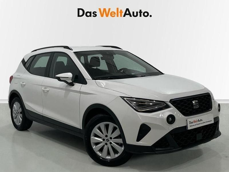Usado Seat Arona Style Plus 110 CV (80 kW) 2022 Blanco SUV