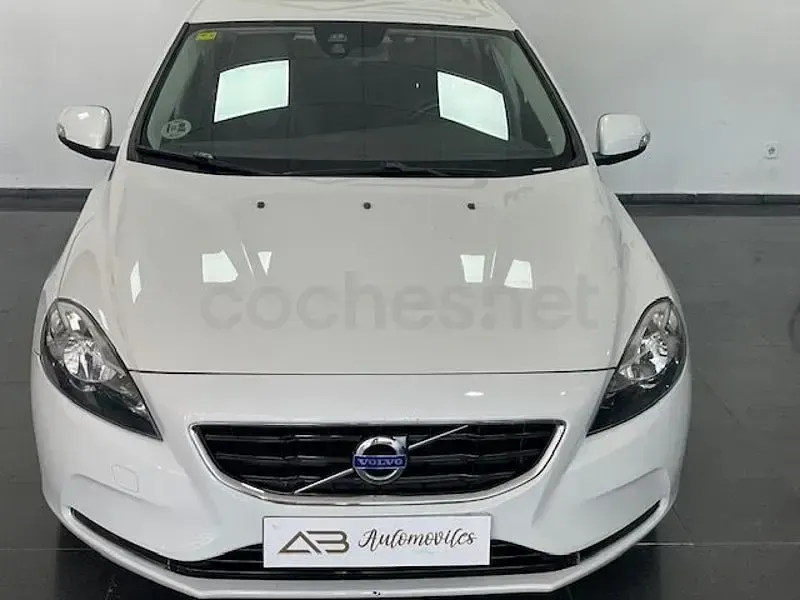 Usado Volvo V40 Momentum 190 CV (139 kW) 2014 Blanco Berlina