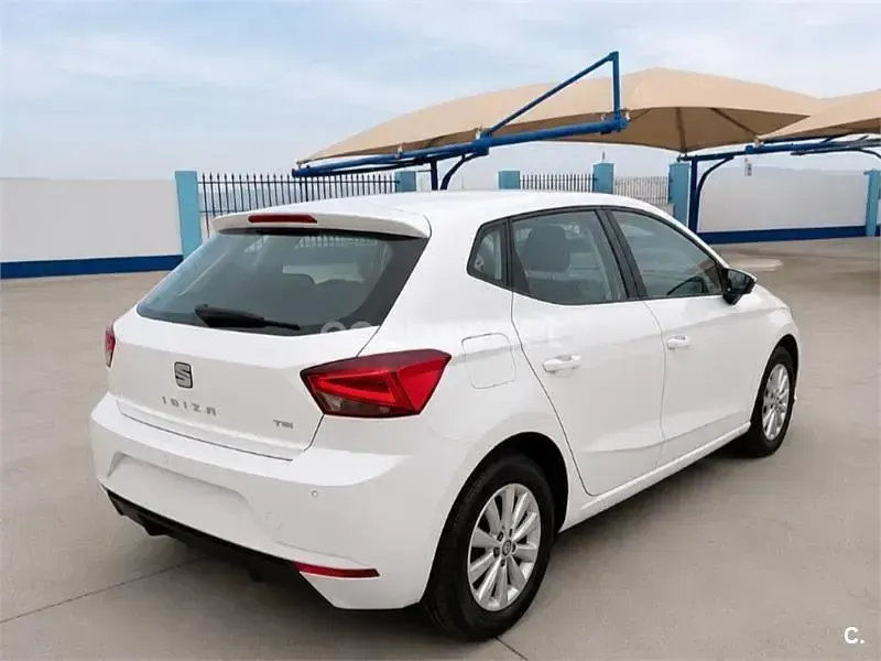 Usado Seat Ibiza Style Plus 90 CV (66 kW) 2019 Blanco Utilitario