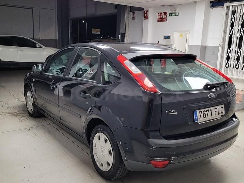 Usado Ford Focus Trend 109 CV (80 kW) 2007 Negro Berlina