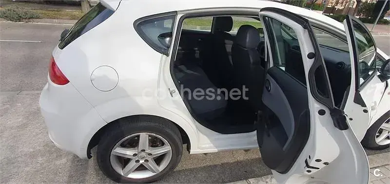 Usado Seat Leon Style 105 CV (77 kW) 2010 Blanco Utilitario
