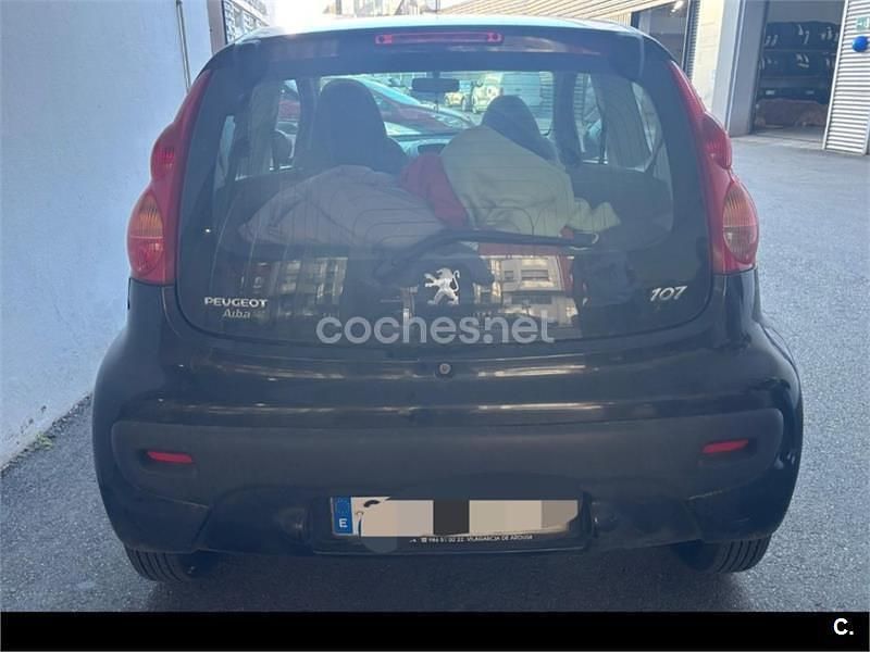 Usado Peugeot 107 68 CV (50 kW) 2006 Negro Utilitario