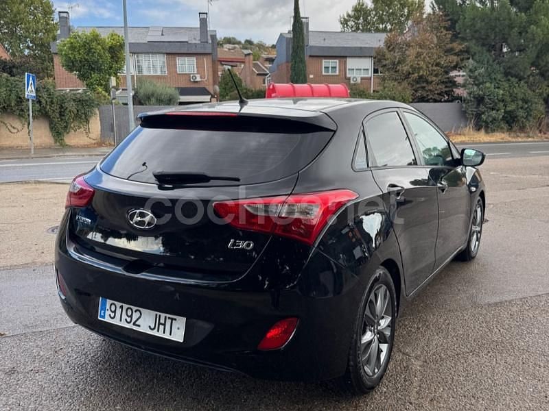 Usado Hyundai i30 90 CV (66 kW) 2016 Negro Berlina