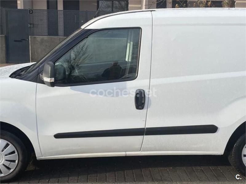Blanco Usado 2012 Fiat Doblò Monovolumen | 6700 € (Precio justo) - Imagen 1/4