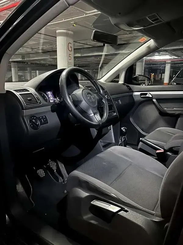 Usado VW Touran Advance 105 CV (77 kW) 2014 Gris Monovolumen