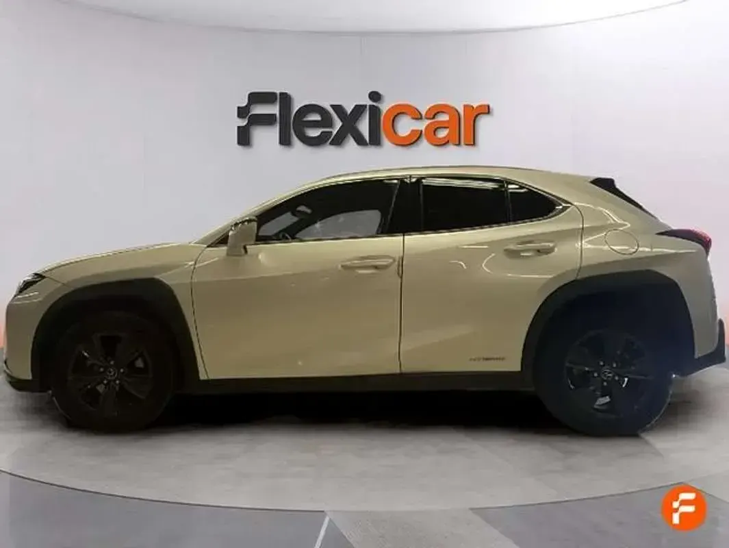 Usado Lexus UX 250h Business Edition 184 CV (135 kW) 2021 Blanco SUV