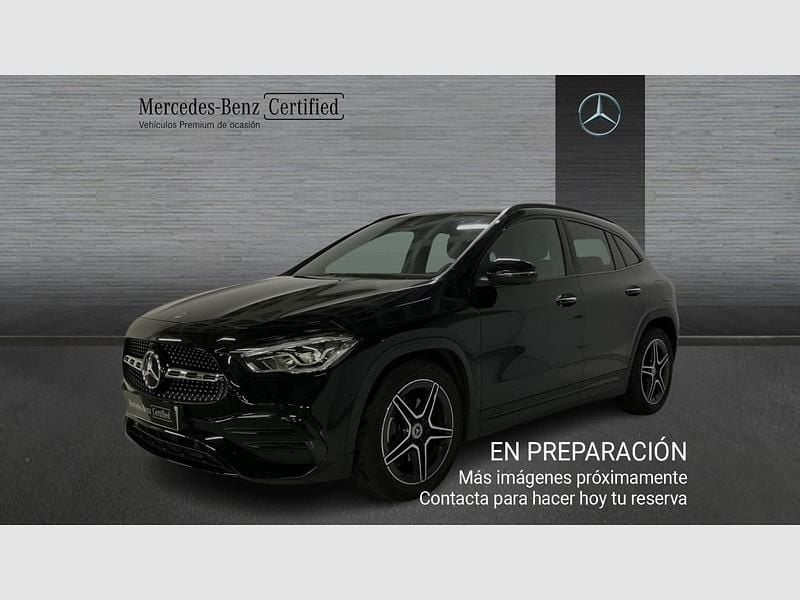 Kosmosblack met. Usado 2022 Mercedes GLA200 AMG line SUV | 35.790 € (Precio justo) - Imagen 1/4