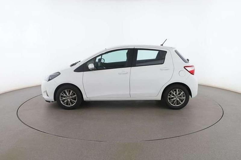 Używany Toyota Yaris City 71 KM (52 kW) 2018 Biały Sedan/Limuzyna