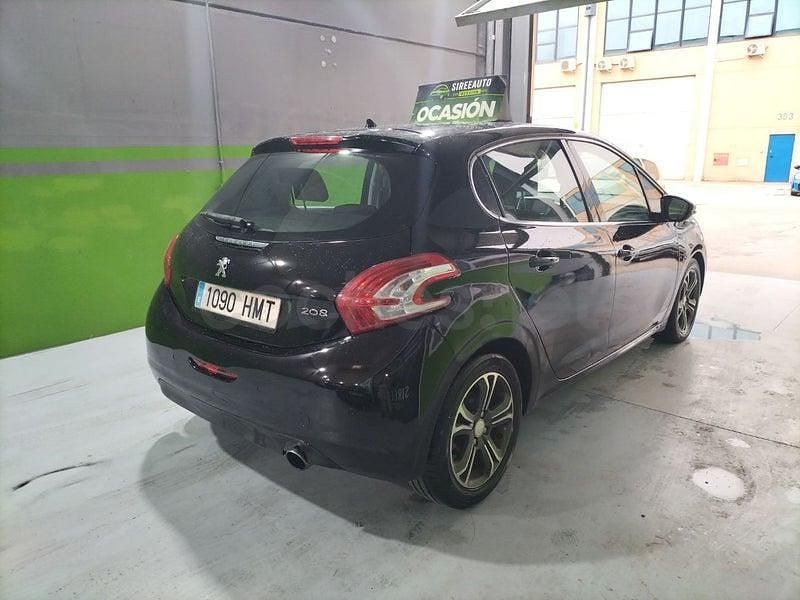 Usado Peugeot 208 Allure 95 CV (69 kW) 2012 Negro Utilitario