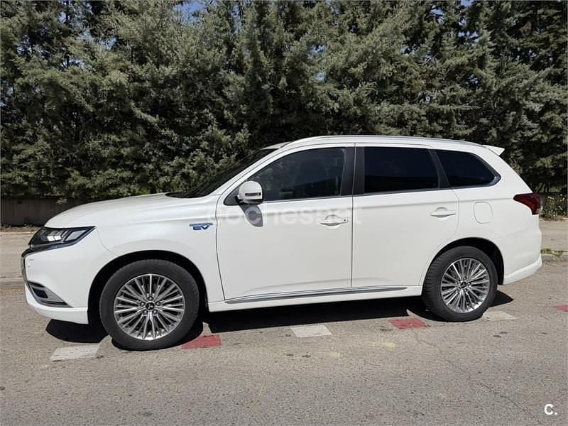 Usado Mitsubishi Outlander P-HEV 224 CV (164 kW) 2021 Blanco SUV