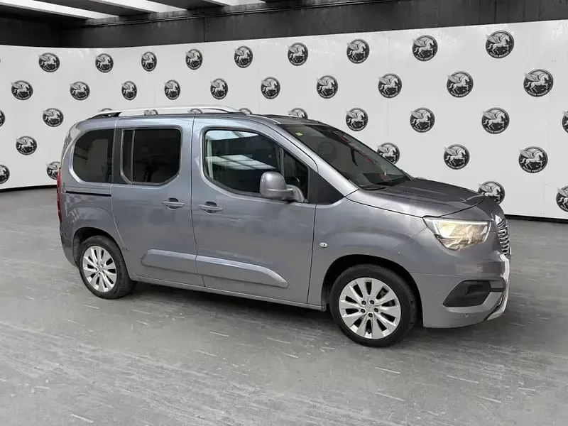 Usado Opel Combo Life Innovation 131 CV (96 kW) 2020 Gris / plata Monovolumen