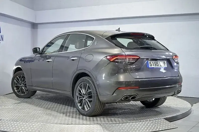 Usado Maserati Levante GT 330 CV (242 kW) 2021 Gris / plata SUV