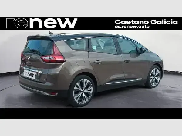 Usado Renault Scénic III Zen 110 CV (80 kW) 2017 Marrón Monovolumen
