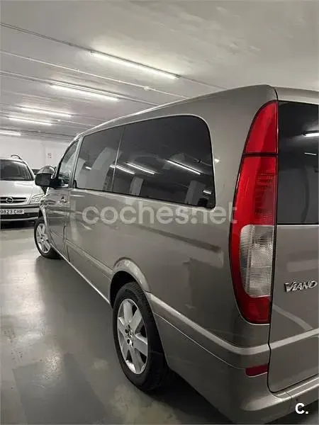 Usado Mercedes Viano 150 CV (110 kW) 2010 Gris / plata Monovolumen