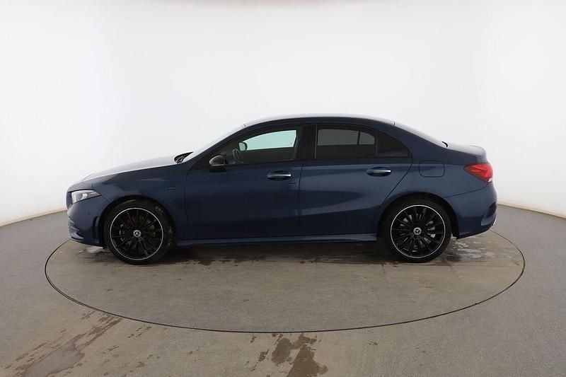 Usado Mercedes A250 AMG line 218 CV (160 kW) 2021 Azul Berlina