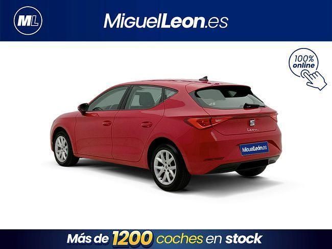 Usado Seat Leon Style 110 CV (80 kW) 2022 Rojo Berlina